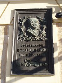 Pamětní deska prof. MUDr. Karlu Rokitanskému (Hradec Králové)