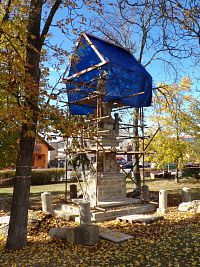 Oprava sochy sv. Jana Nepomuckého v roce 2021 (Sezemice)