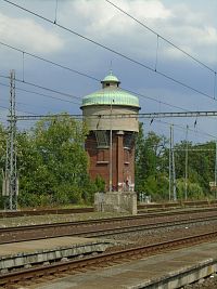 Věžový vodojem z roku 1927, postavený staviteli Antonínem Hádlem a Františkem Hájkem (Roudnice nad Labem)