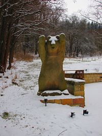 Plastika medvěda u čp. 514 (Studená Voda)