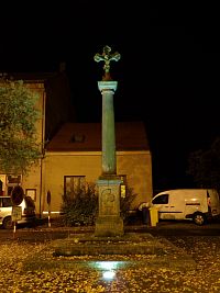 Kříž na Denisově náměstí (Hradec Králové)