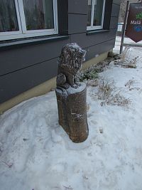 Dřevořezba před bývalou celnicí (Pomezní Boudy)