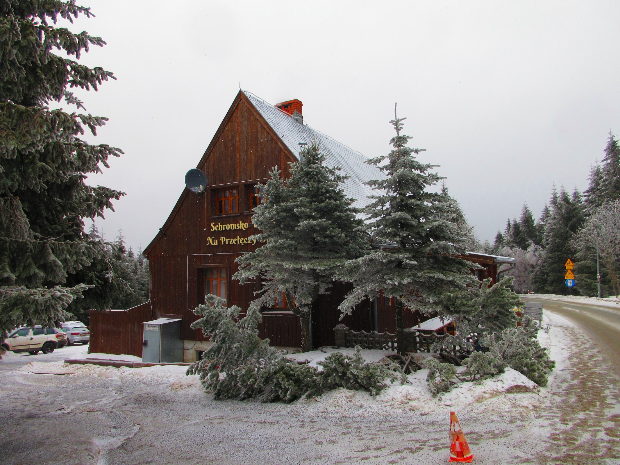 Schronisko PTTK "Na Przełęczy Okraj"