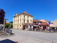 Náměstí K. V. Raise čp. 163 a Lázeňská čp. 551 (Lázně Bělohrad)