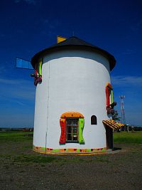 Napodobenina větrného mlýna (Černilov)