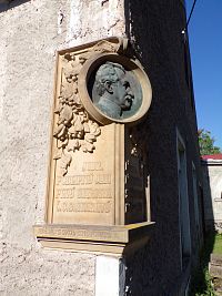 Pamětní deska na čp. 11 (Hněvčeves)