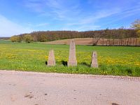 Pomníky u silnice do Máslojed (Čistěves)