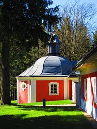 Lovecký zámek Karlštejn (Svratouch)