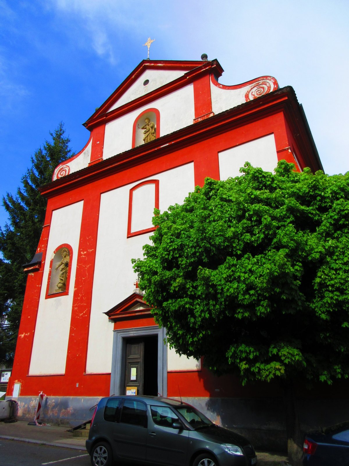 Kostel sv. Bartoloměje a Panny Marie Montserratské (sv. Bartoloměje a Nanebevzetí Panny Marie) v Doksech