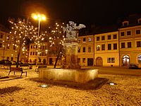 Kašna sv. Jana Nepomuckého na Malém náměstí v Hradci Králové