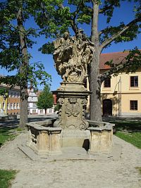 Sousoší sv. Jana Nepomuckého na Trčkově náměstí (Opočno)