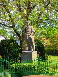 Socha sv. Václava na Grégrově náměstí (Hradec Králové)