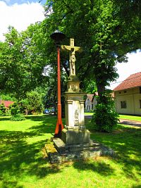 Kříž se zvoničkou na Grégrově náměstí (Hradec Králové)