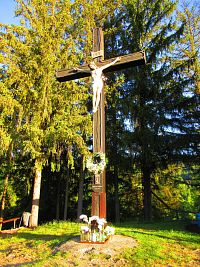 Kříž u kostela Sedmibolestné Panny Marie (Oščadnica)