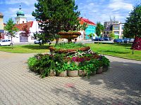 Park na náměstí (Holice)