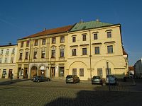 Malé náměstí čp. 128 a Dlouhá čp. 127 (Hradec Králové)
