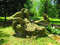 Socha Krakonoše ve Smetanových sadech (Hořice)