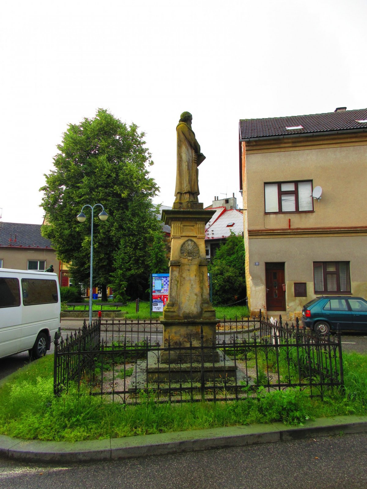 Slavnostní odhalení pomníku Janu Amosi Komenskému v Hořicích v roce 1892