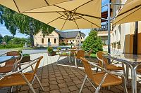 Hotel Slunce v Rýmařově s letní terasou – wellness hotel v Jeseníkách