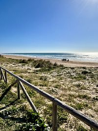 Pláž v El Palmar de Vejer, ráj surfařů, kejtařů i milovníků koňských hřbetů