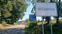 OŠČADNICA - vstupná tabuľa do obce