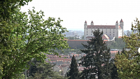 BRATISLAVA - Slavín . pohšad na bratislavský hrad