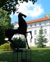 TRÁVNICA - KAŠTIEĽ