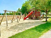 Dětských hřišť tady najdete hned několik
