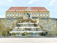 Jedna z mnoha fontán