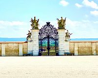 K této bráně se dá přijet i po cyklostezce z Bratislavy.