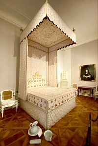 Nakouknutí do ložnice s nezbytnými nočníky