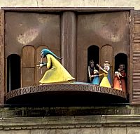 Výjev z orloje, na kterém krysař odvádí děti z města.