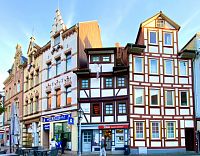 V ulicích Götingenu běžně najdete domy z různých století stát vedle sebe.