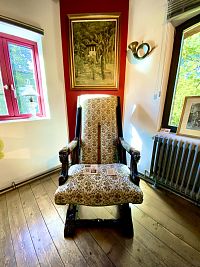 Křeslo, v kterém baron vyprávěl přátelům, své historky.