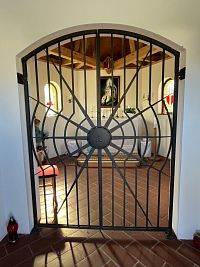 interiér kaple blahoslaveného Kolomana a svatého Pia z Pietrelciny