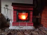 Přitápění večer v krbu