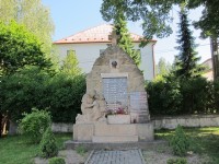 Památník ve Slušovicích, včetně jmen padlých z Veselé, Březové, Hrobic a Neobuzi (fotoarchiv Muzea jihovýchodní Moravy ve Zlíně)