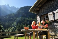 Brotzeit auf der Buchrainer Alpe (c) Tourismus Oberstdorf - Photographie Monschau