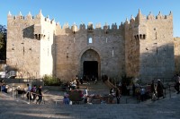 Damašská brána je jednou z jedenácti bran v hradbách Starého Jeruzaléma. Byla postavena roku 1537 osmanským sultánem Sulejmanem I. Nádherným. Vede do muslimské části města.