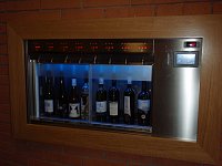 degustační automat ve sklepích hotelu Skanzen v Modré
