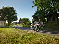 Na kole krajem vinných sklípků, Foto © Burgenland Tourismus