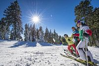 Šumavský skiareál Hochficht láká na novou kabinkovou lanovku a lyžování pro děti zdarma.