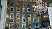 Modrý salónek s obrazy všech starostů města