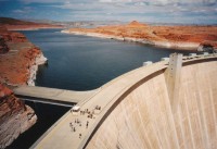 přehrada Hoover Dam je svou výškou fascinující 