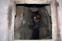 Jeskyně Slámová sluj - vchod ze sklepa chaty dr. Hrstky