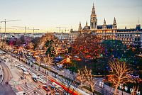 Vánoční trhy před vídeňskou radnicí © stadtwienmarketing-Sebastian-Toth
