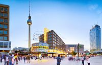 Náměstí Alexanderplatz se světovými hodinami a televizní věží. Foto Francesco Carovillano/DZT