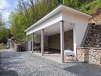 Nový zděný přístřešek