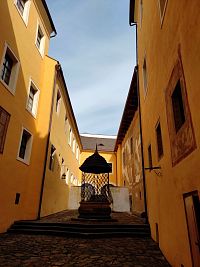 Nádvoří hradu Malenovice