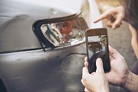 Jak správně řešit autonehodu v zahraničí.  Pozor na velký rozdíl mezi EU a ostatními zeměmi